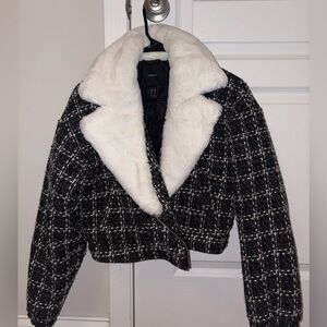 Women’s Cropped Tweed Jacket with Faux Fur Collar.